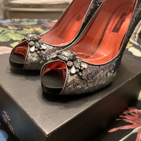 Last Chance!! PERFECT EVENING SHOE! Nina New York Pewter/Black heels, Sz 10 - Picture 2 of 6